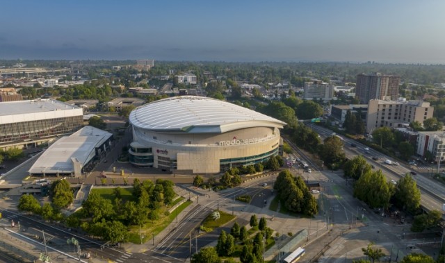 开云体育-苏群分析摩达中心商圈潜力：新老板坚守主场未来十年创收67亿