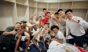 高兴！刘传兴晒全队合影：半决赛我们来了