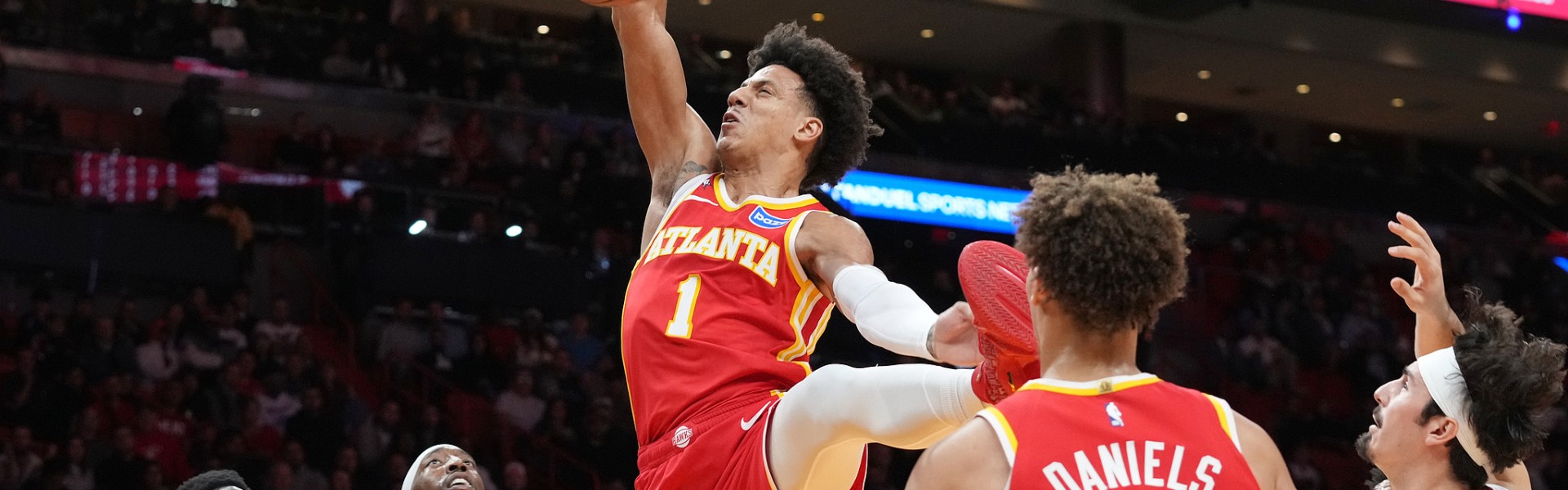 开云平台-约翰逊29+11+11雅克21+8 老鹰客场轻取热火